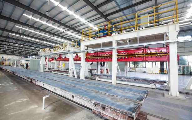 探測(cè)器設(shè)備生產(chǎn)車(chē)間